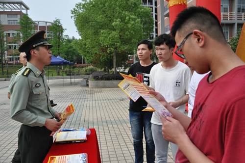 说明: http:/__local/4/2A/95/23E7EDA88C901B2B6D5235D8641_41FDF9C7_1AF0A.jpg