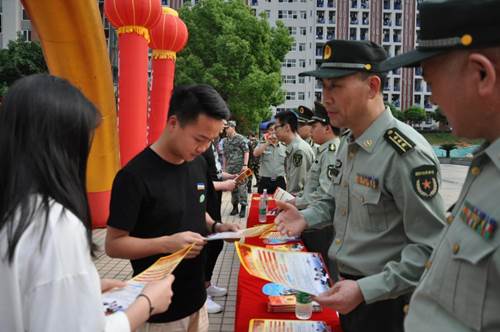 说明: http:/__local/6/E4/B5/9F9FC90BB7BC0F751A41C78854A_B7E88F72_17DA5.jpg