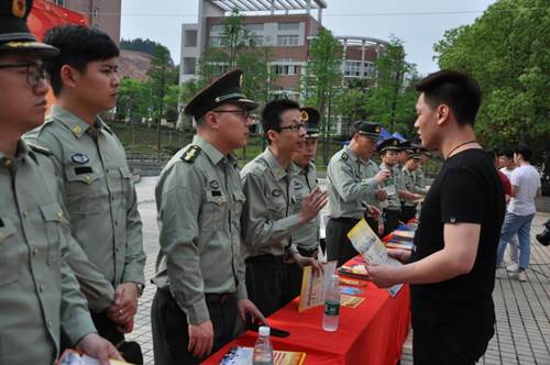 说明: http:/__local/C/0E/1E/734C411DBAA7DF87F701F023224_95F90CBB_1A02E.jpg