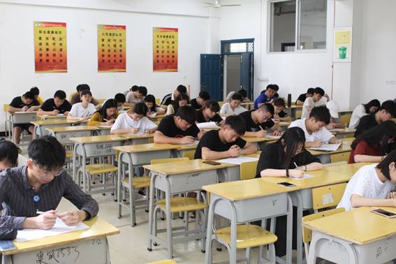 说明: G:\新闻稿\20190516自动化工程系成功举办“五进宿舍之党建进宿舍”知识竞赛活动\1.JPG